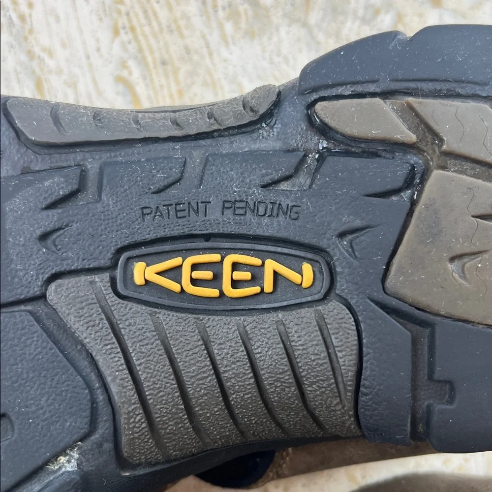 KEEN Newport Leather Water Sandals – Men’s 8.5–9 (Women’s 10–10.5) Brown